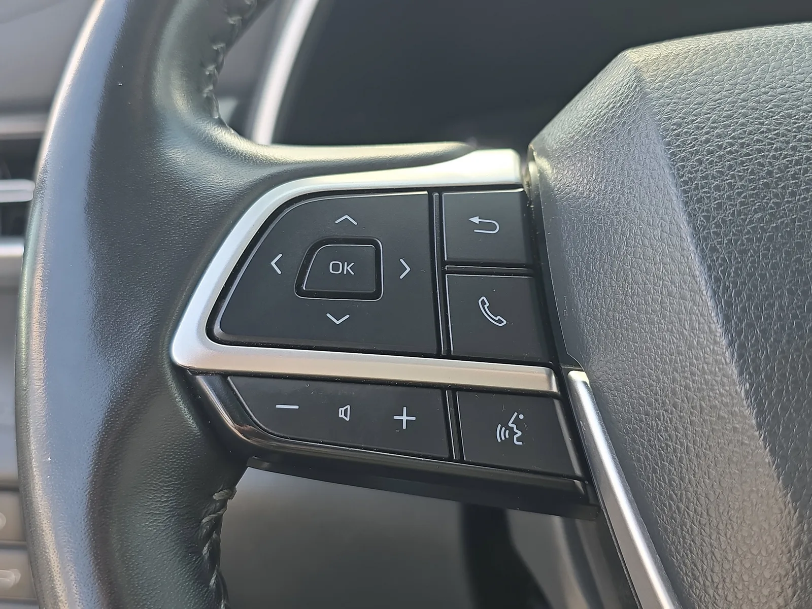 2024 Toyota Highlander LE photo 29