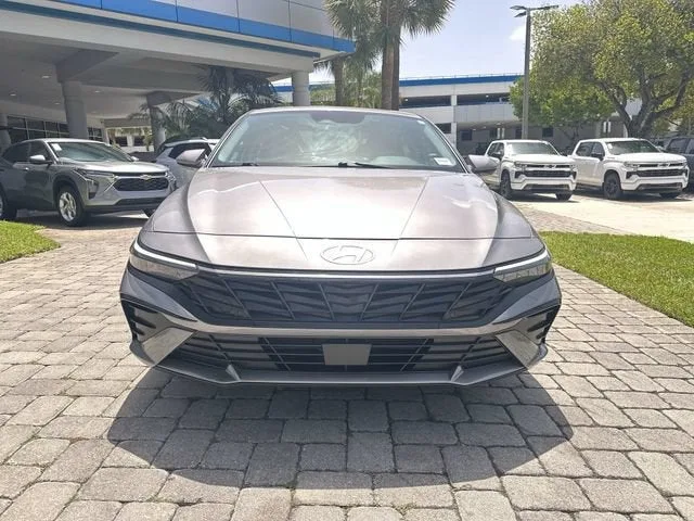 2025 Hyundai Elantra SEL Convenience photo 19
