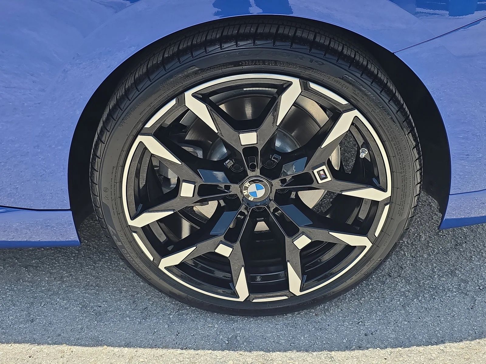2025 BMW 2 Series 230i photo 12