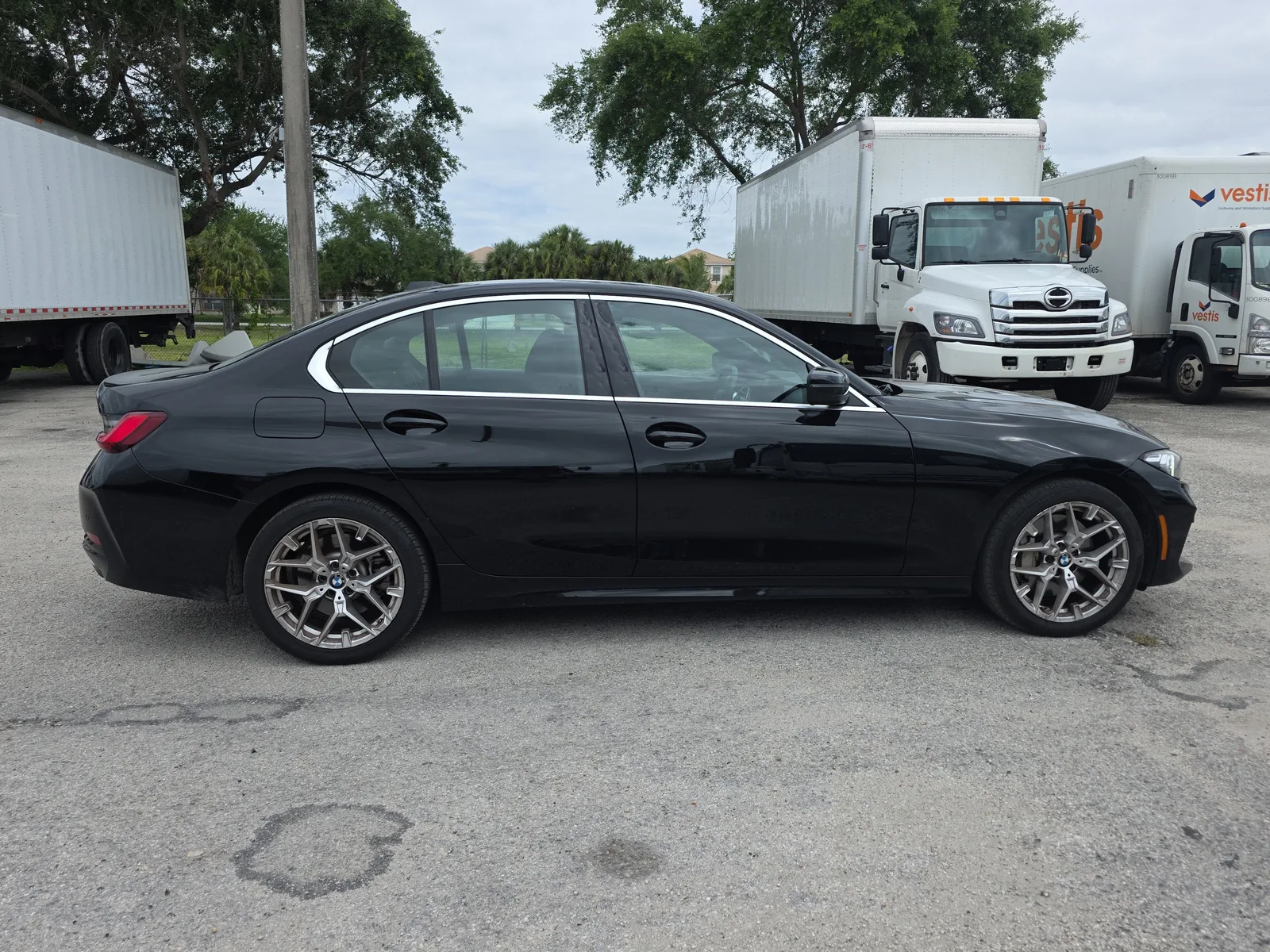 2025 BMW 3 Series 330i xDrive photo 8
