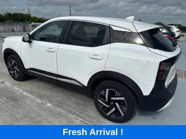 2025 Nissan Kicks SV photo 14