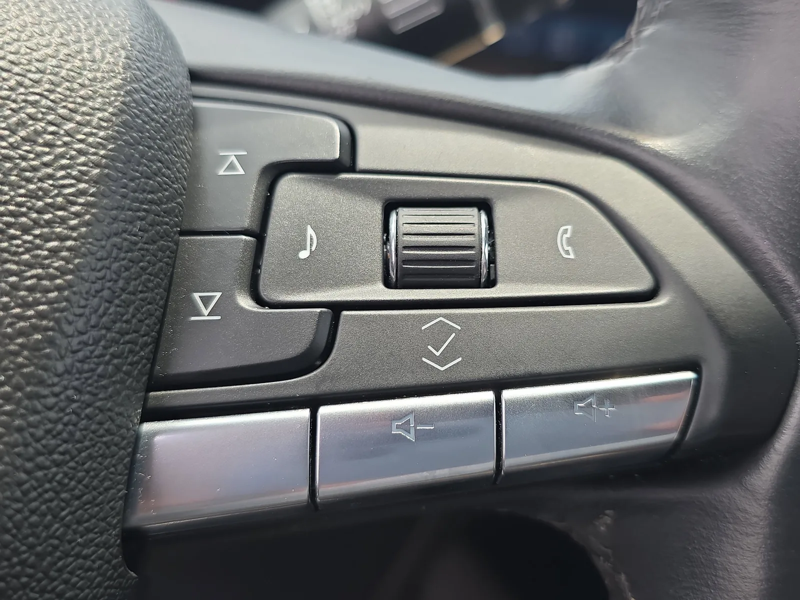 2025 Cadillac XT4 Premium Luxury photo 29