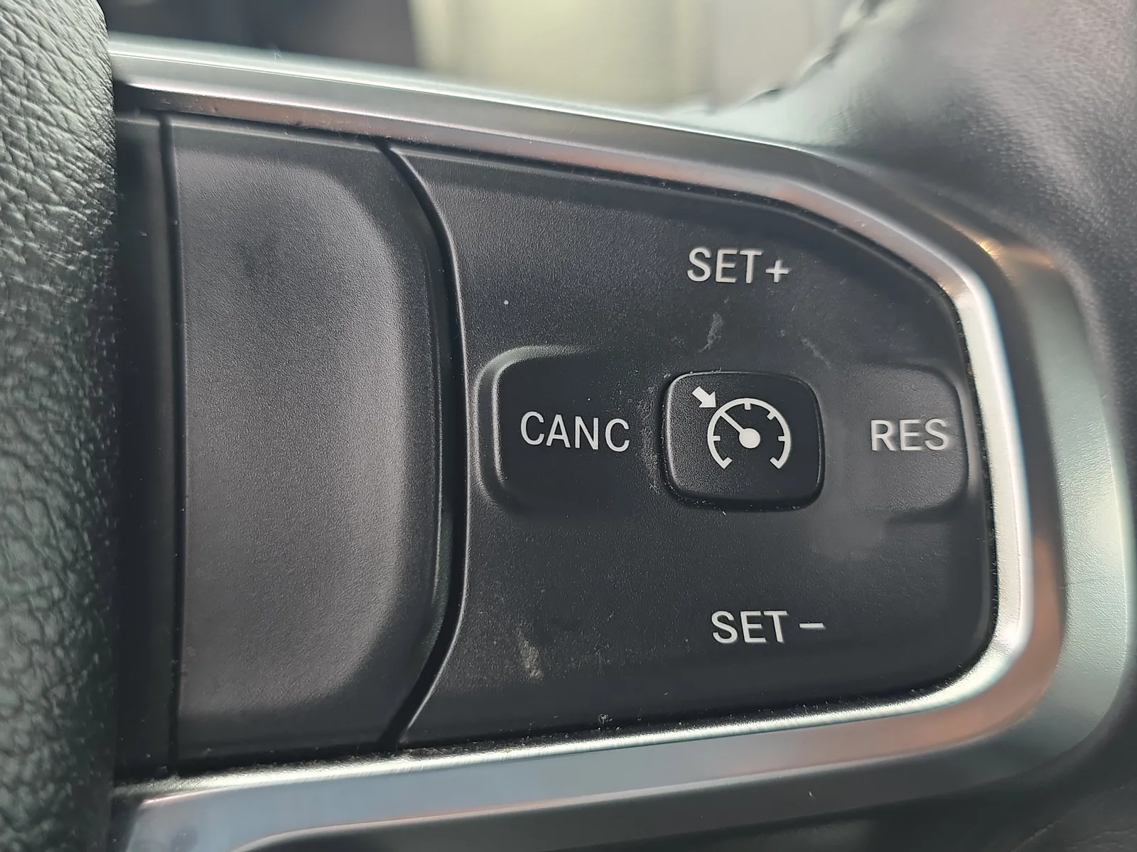 2024 RAM 1500 Laramie photo 28