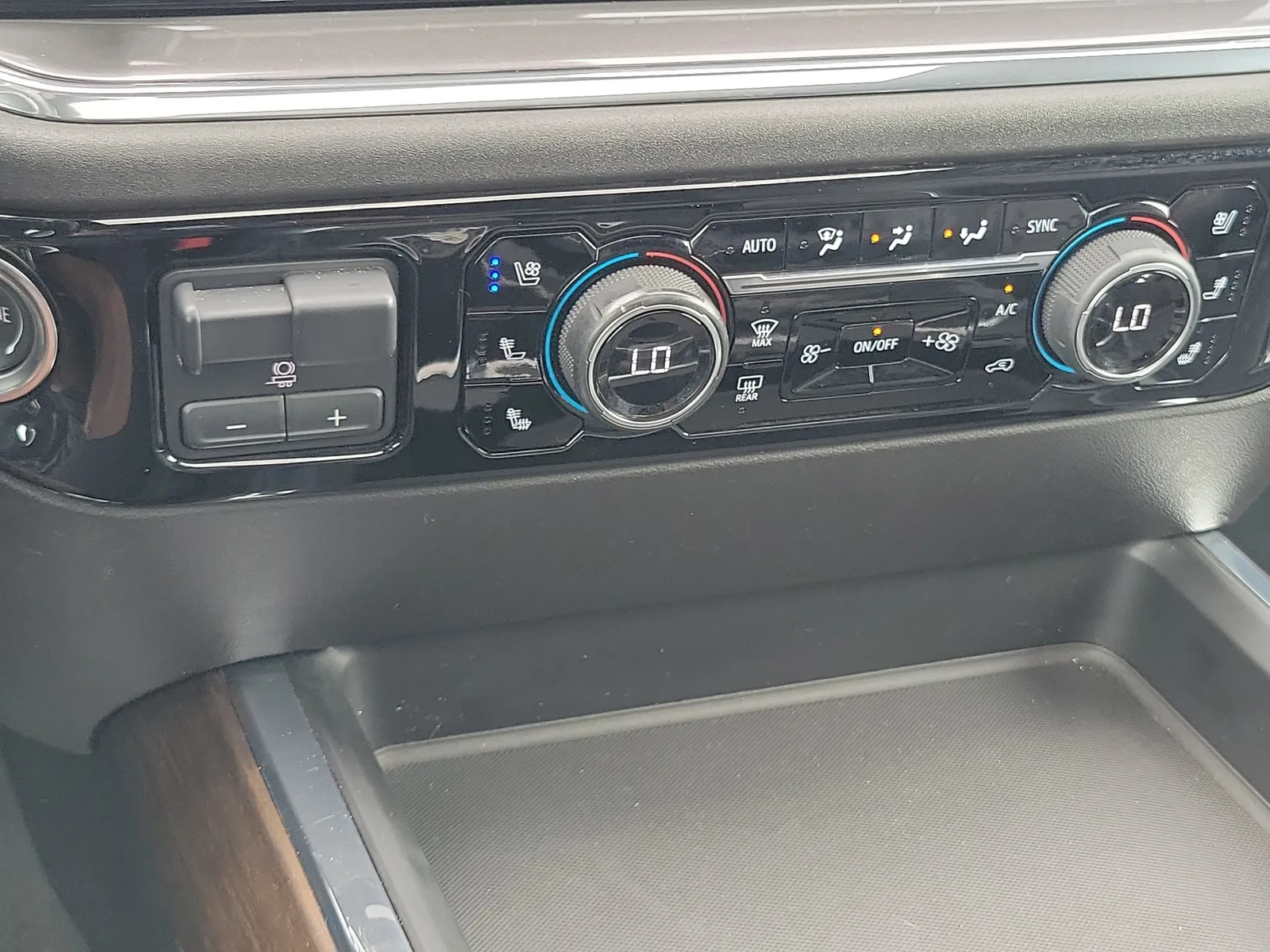 2024 Chevrolet Silverado 2500 HD High Country photo 28
