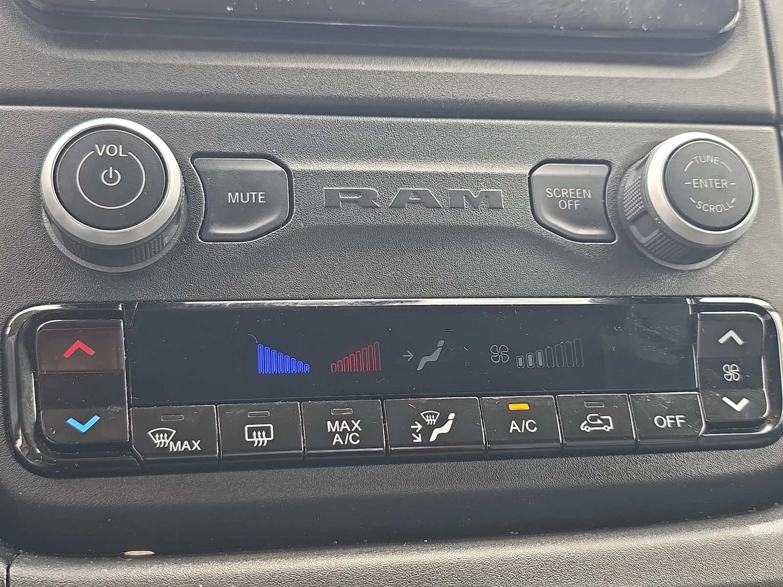 2025 RAM ProMaster Cargo Van Tradesman photo 29