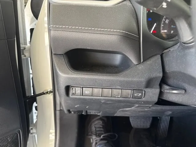 2023 Toyota RAV4 XLE photo 12