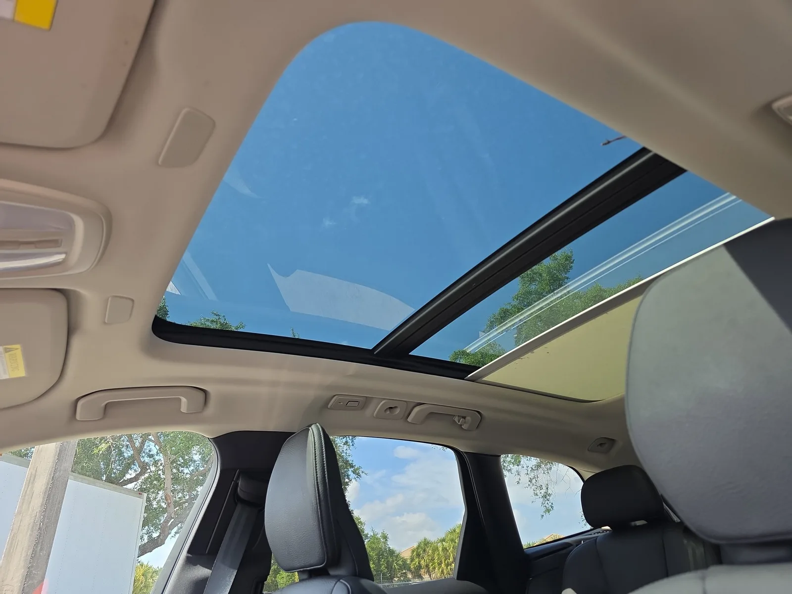 2024 Volvo XC60 Plus Dark Theme photo 26