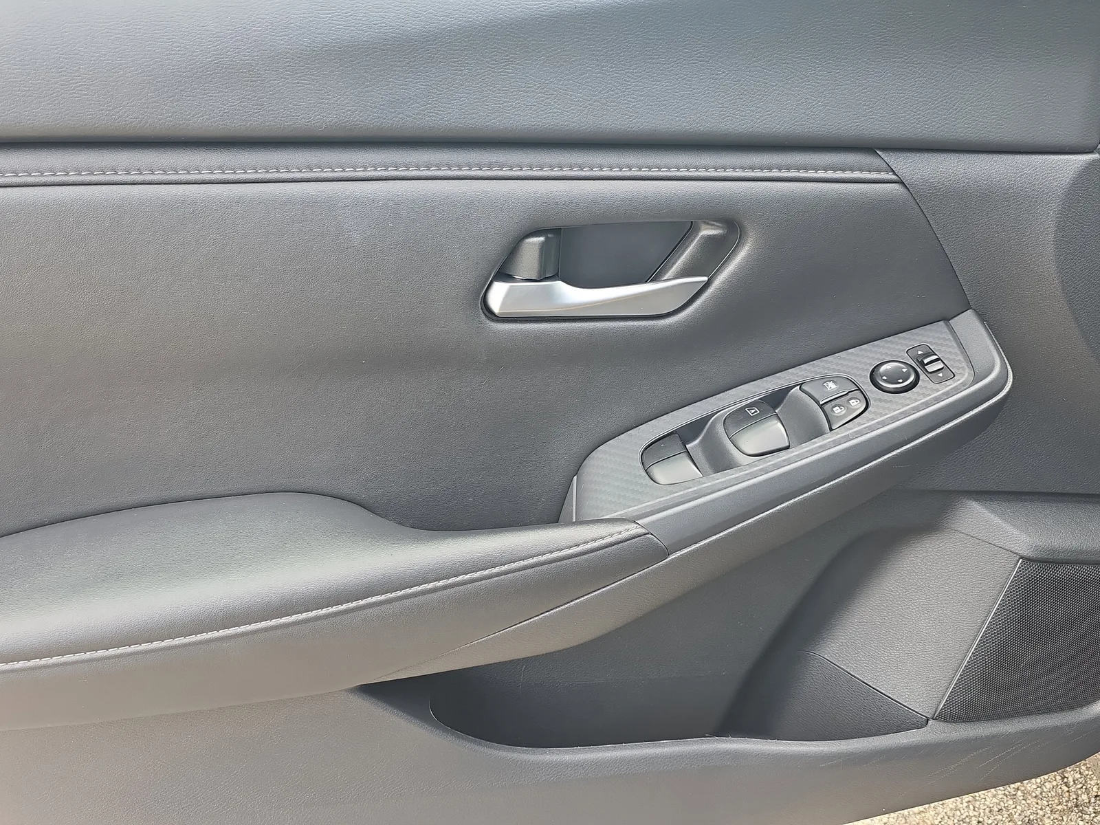 2025 Nissan Sentra SV photo 20