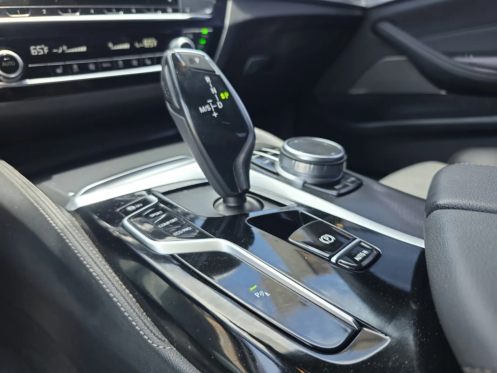 2023 BMW 5 Series 530i photo 32
