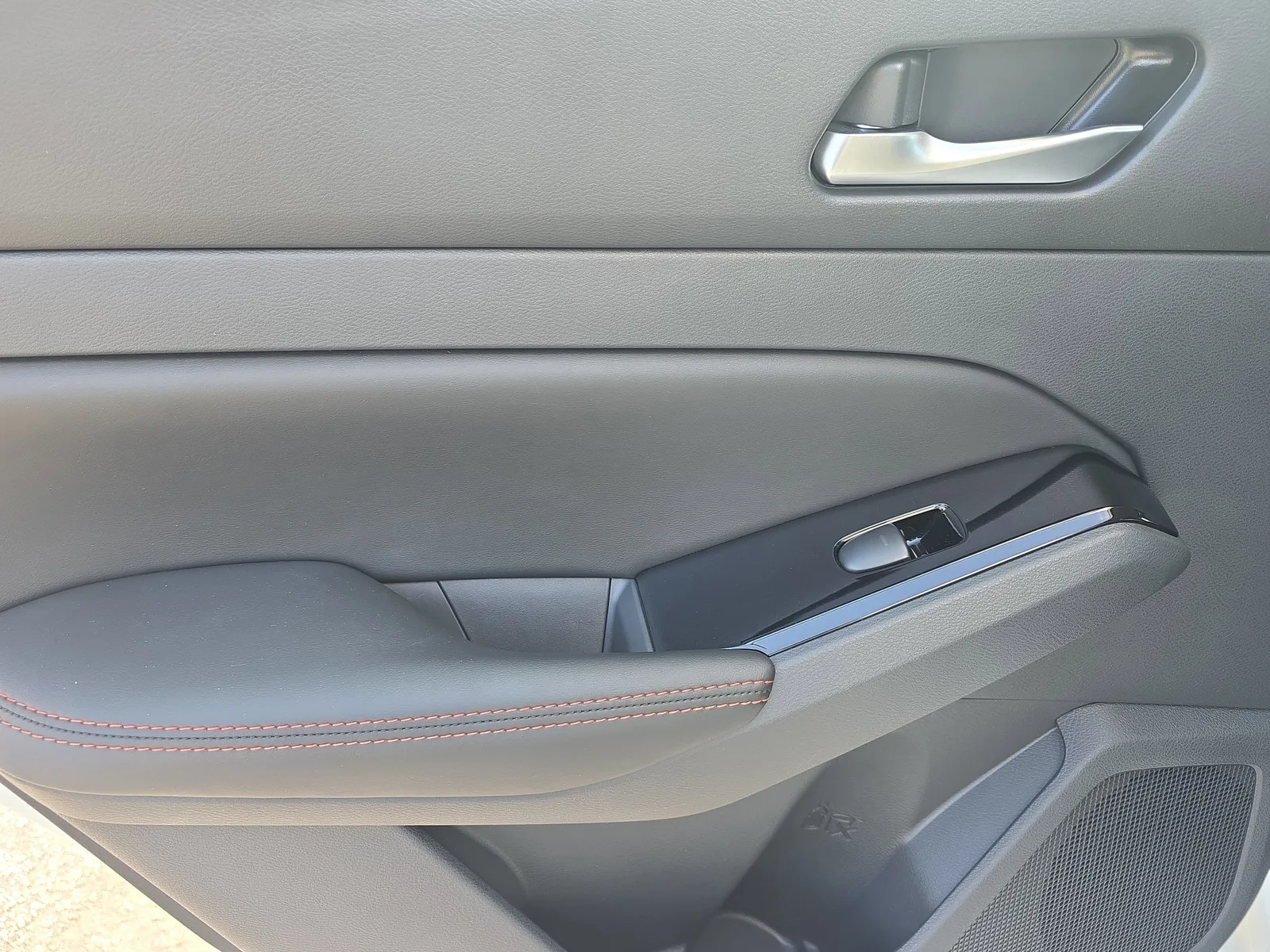2025 Nissan Altima SR photo 15