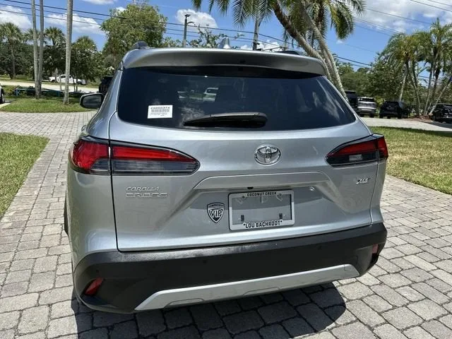 2023 Toyota Corolla Cross XLE photo 35