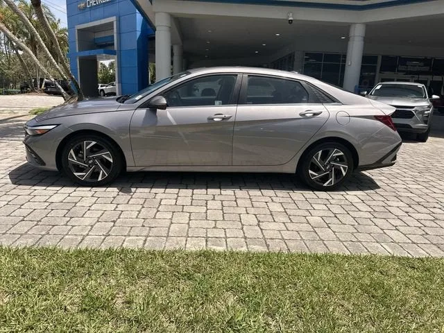 2025 Hyundai Elantra SEL Convenience photo 31