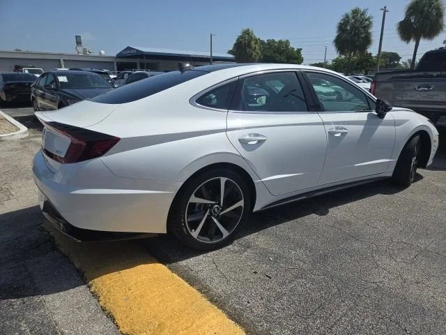 2023 Hyundai Sonata SEL Plus photo 3