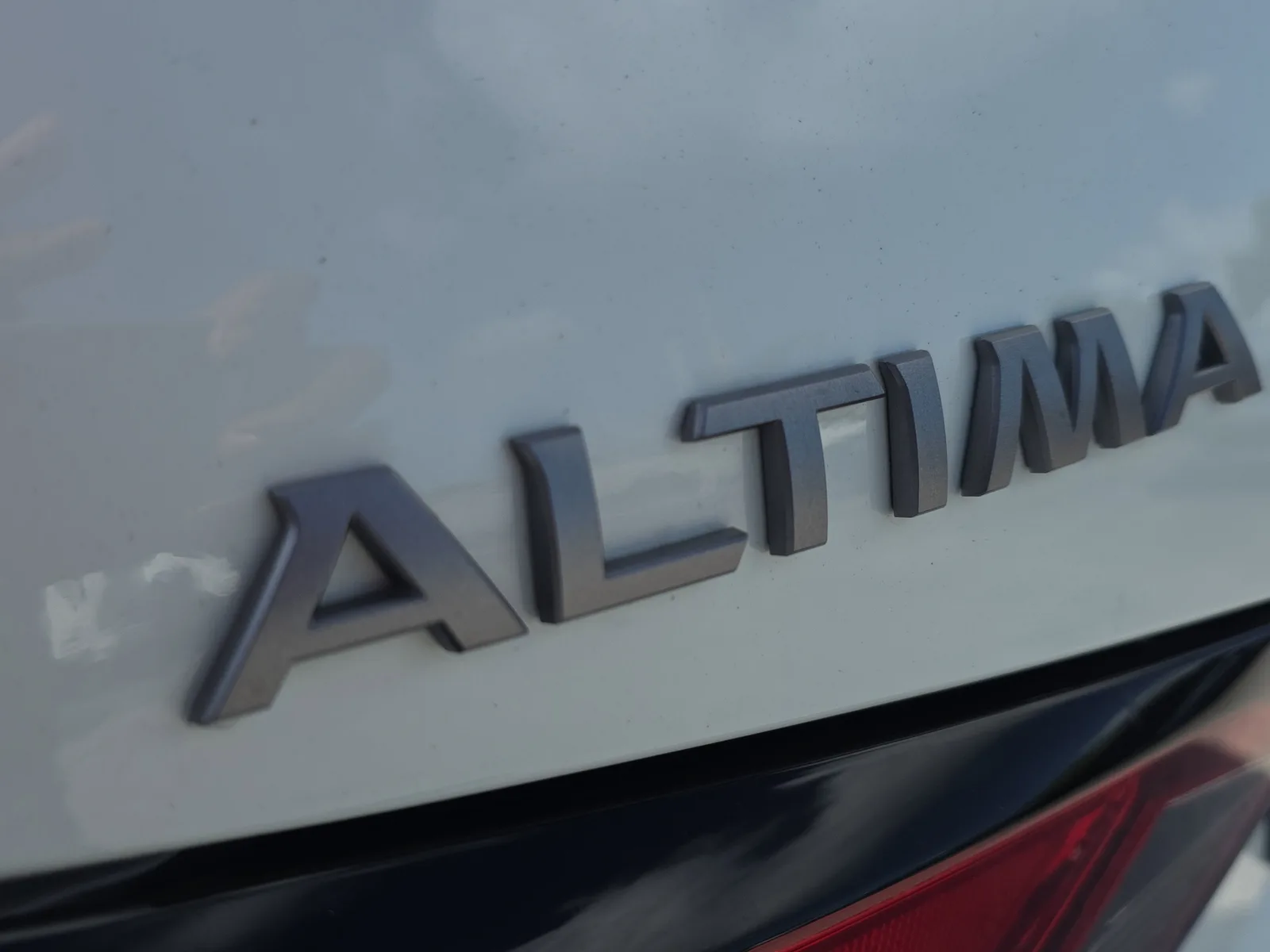 2025 Nissan Altima SR photo 10