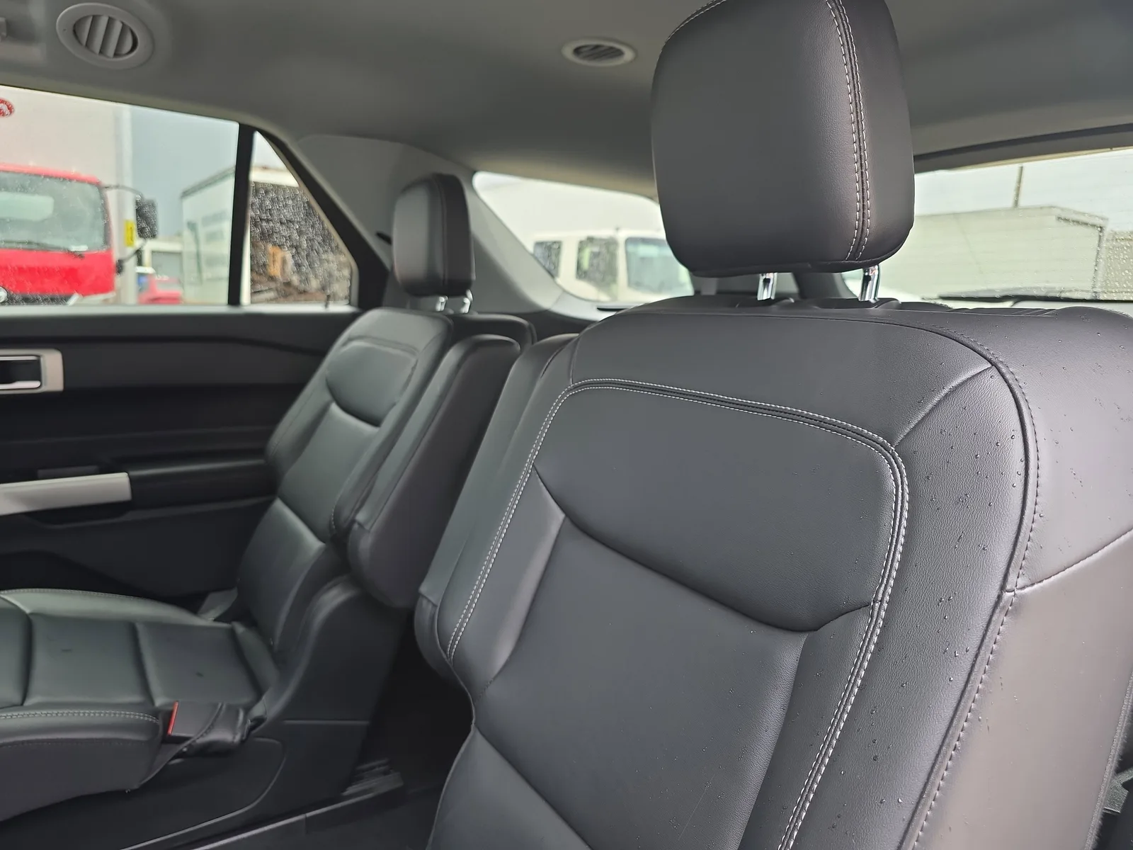 2024 Ford Explorer XLT photo 17