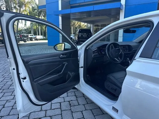 2024 Volkswagen Jetta SE photo 22