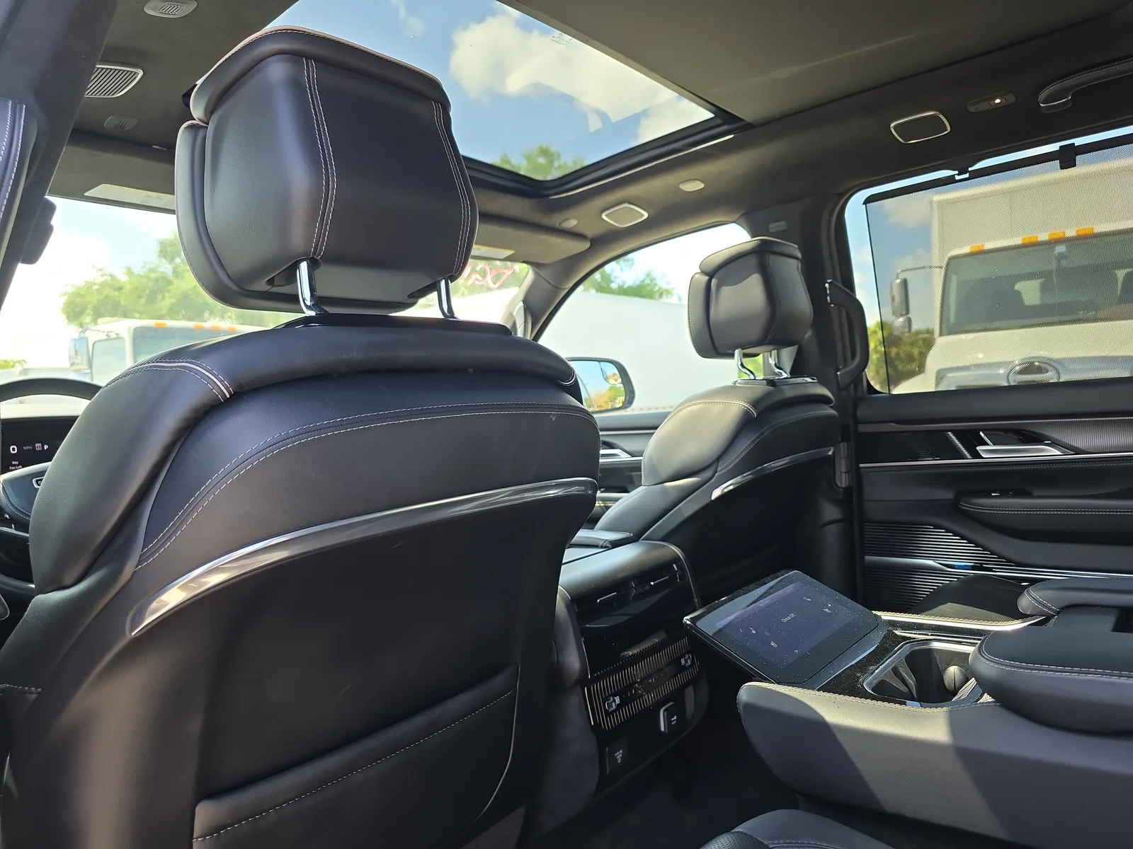 2024 Jeep Grand Wagoneer L Series II photo 17