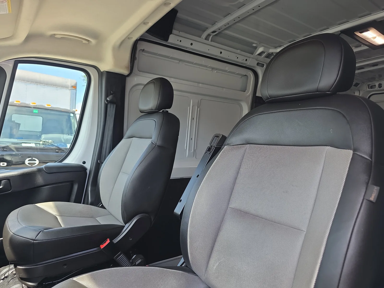 2025 RAM ProMaster Cargo Van Tradesman photo 26