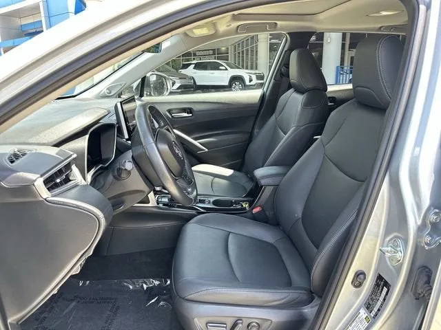 2023 Toyota Corolla Cross XLE photo 30