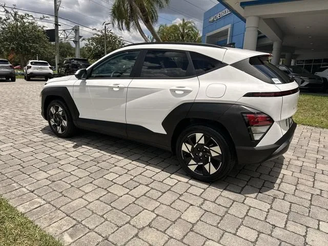 2025 Hyundai Kona SEL photo 34