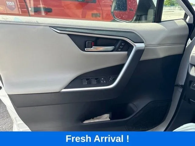 2023 Toyota RAV4 Limited photo 12