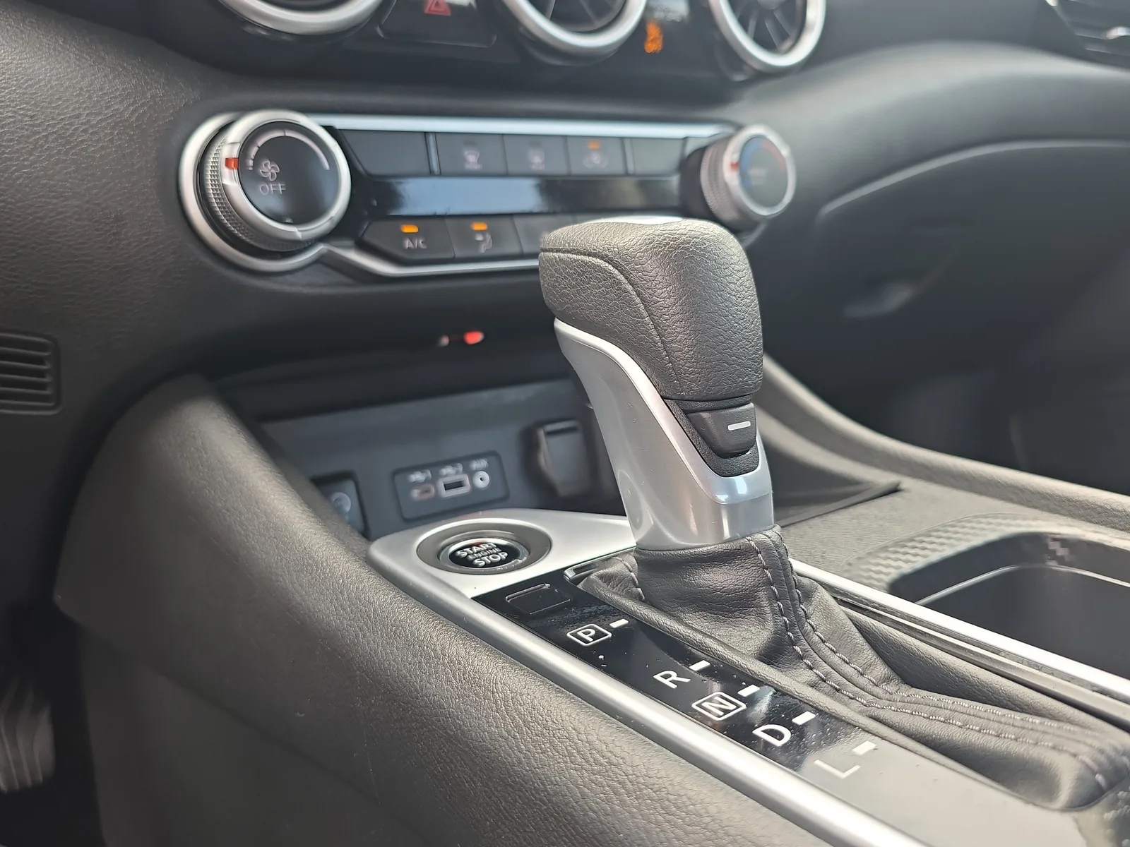 2025 Nissan Sentra SV photo 32