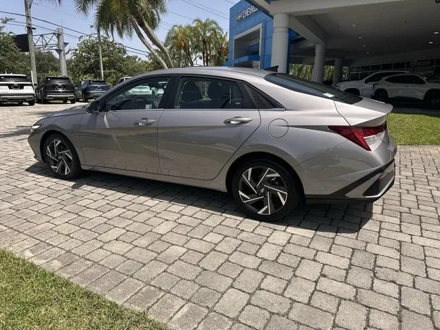 2025 Hyundai Elantra SEL Convenience photo 32