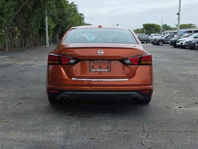2022 Nissan Altima 2.5 SR photo 6