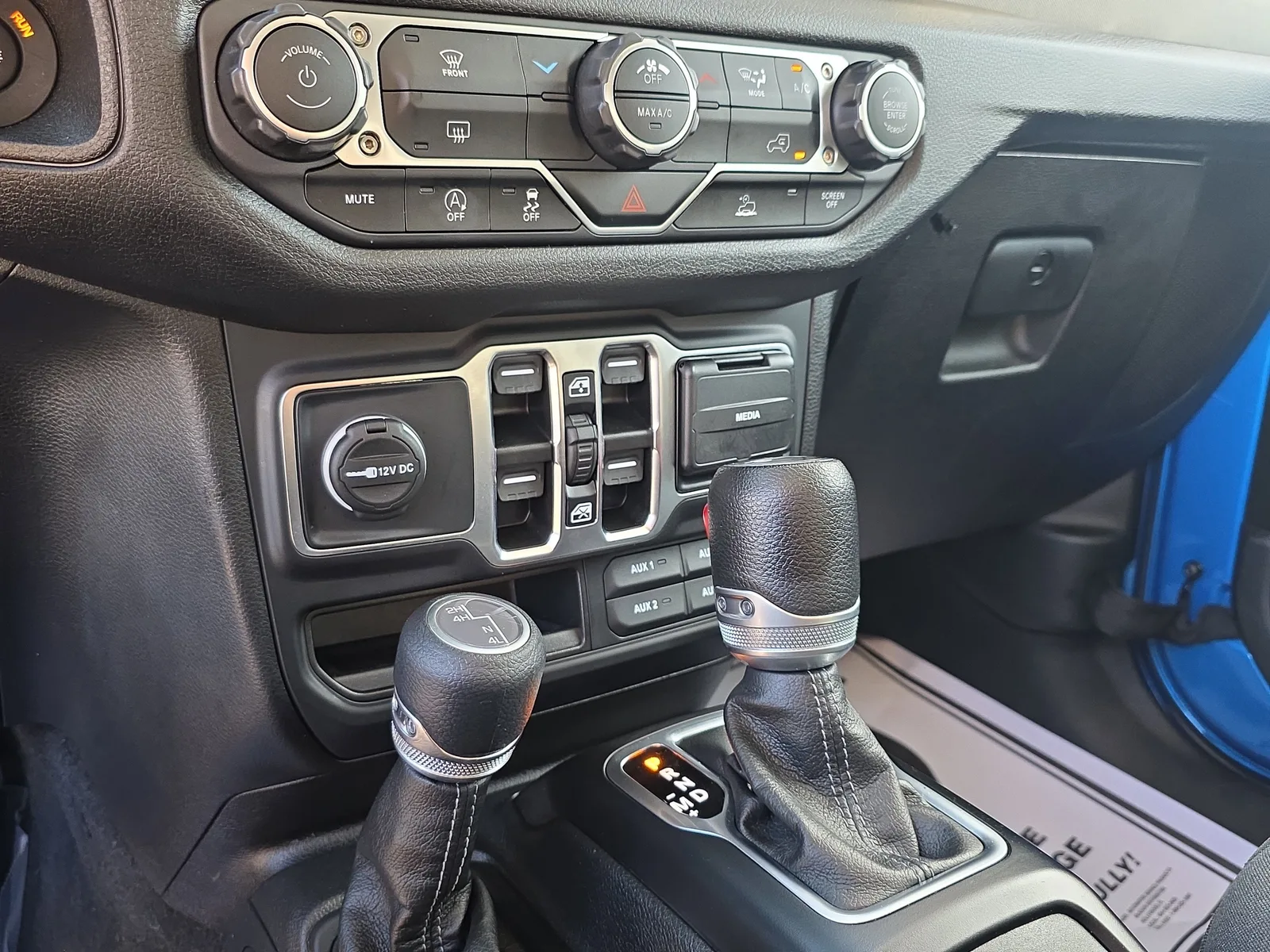2024 Jeep Wrangler Sport S photo 32