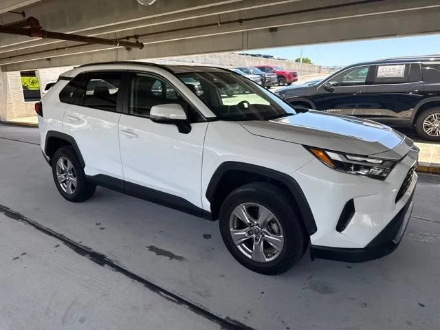 2023 Toyota RAV4 XLE photo 14