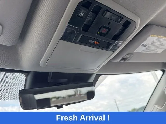 2022 Toyota Tundra 4WD Limited photo 8