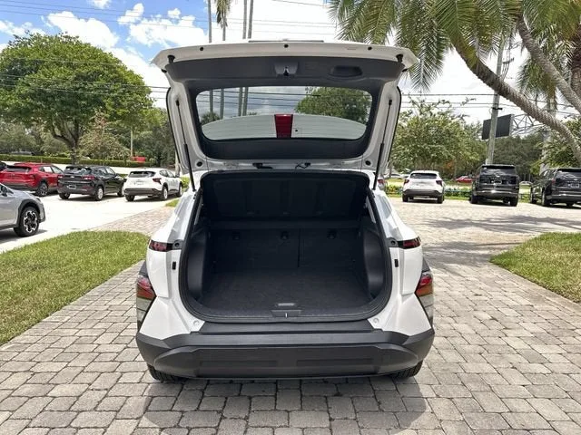 2025 Hyundai Kona SEL photo 28