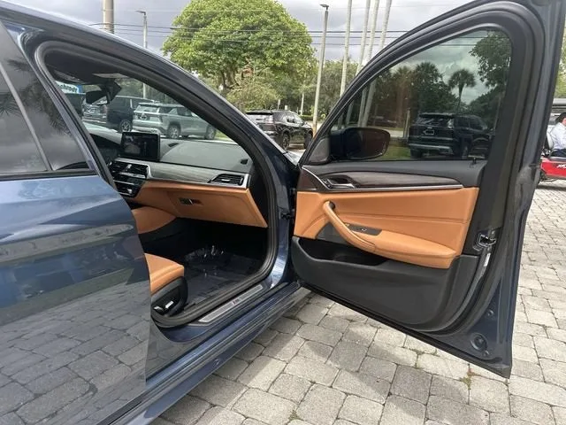 2023 BMW 5 Series 530i photo 23
