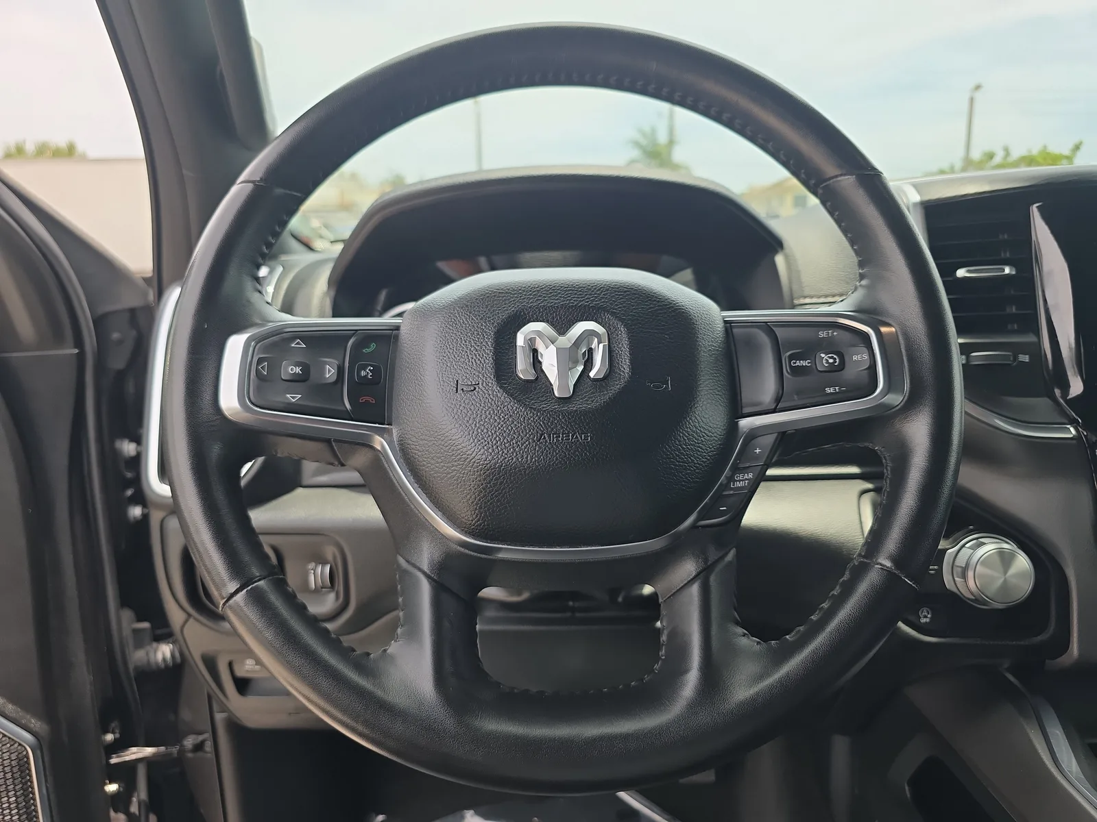 2024 RAM 1500 Laramie photo 26