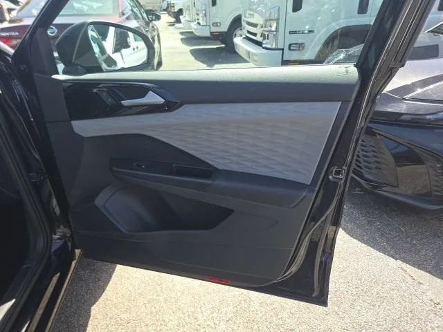 2023 Volkswagen Taos S photo 6