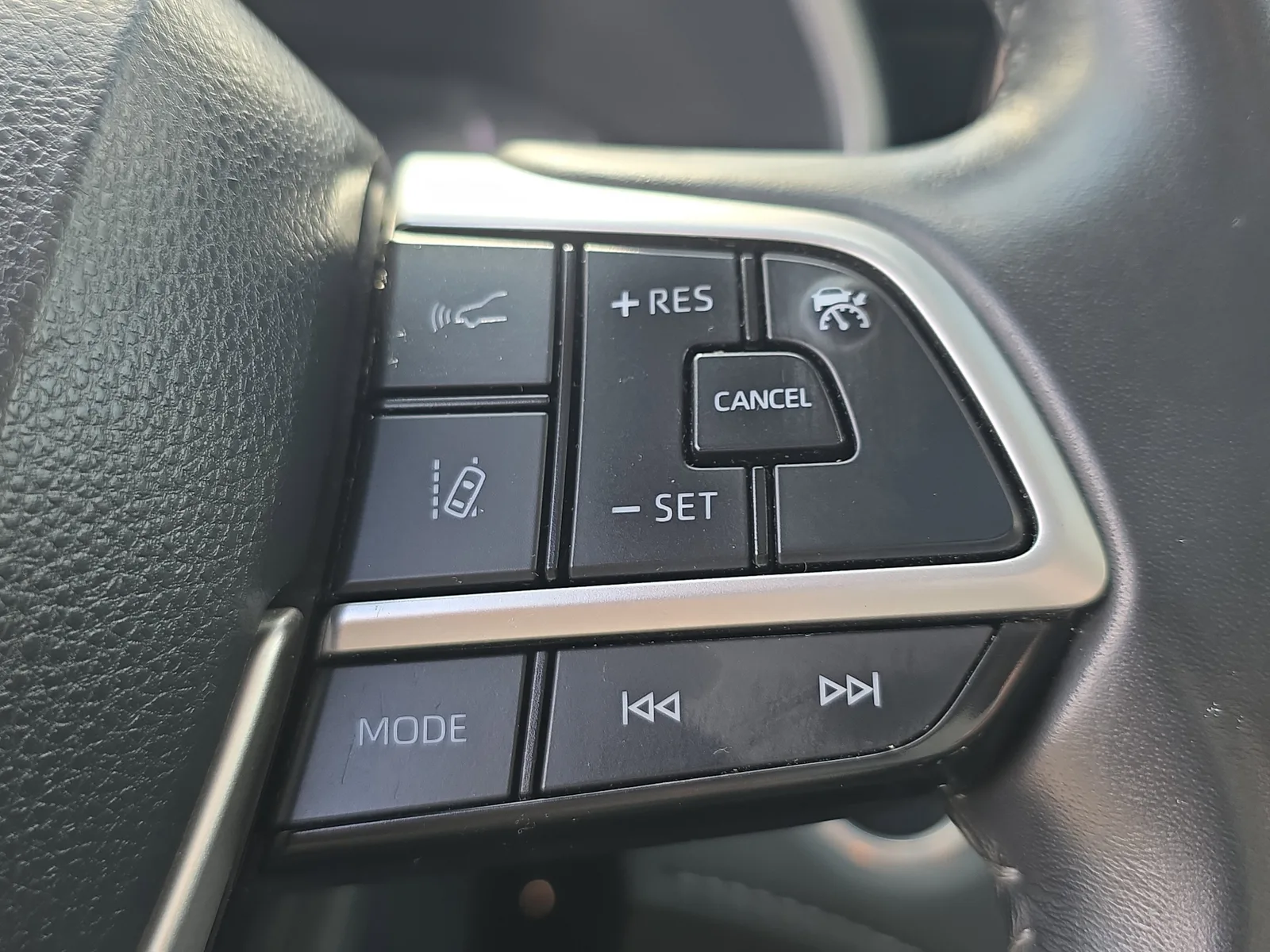2024 Toyota Highlander LE photo 30