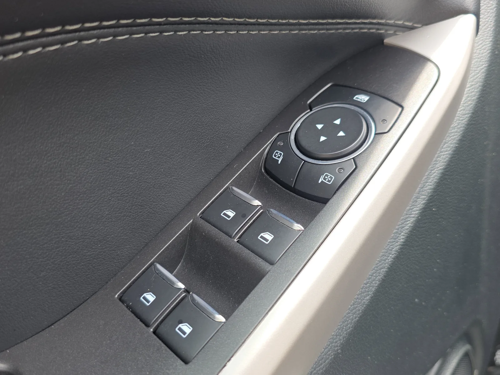 2024 Ford Explorer XLT photo 22