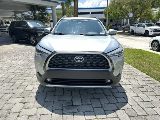 2023 Toyota Corolla Cross XLE photo 18