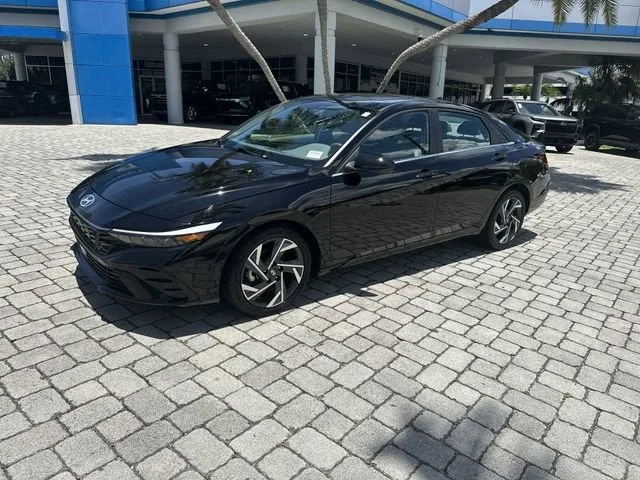 2025 Hyundai Elantra SEL Convenience photo 20