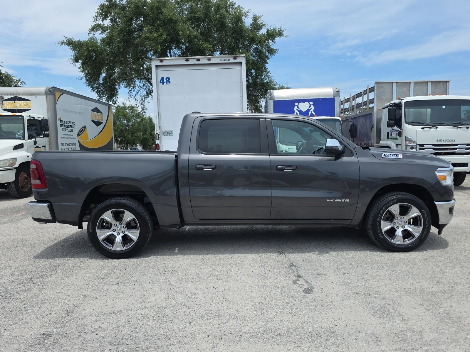 2024 RAM 1500 Laramie photo 8