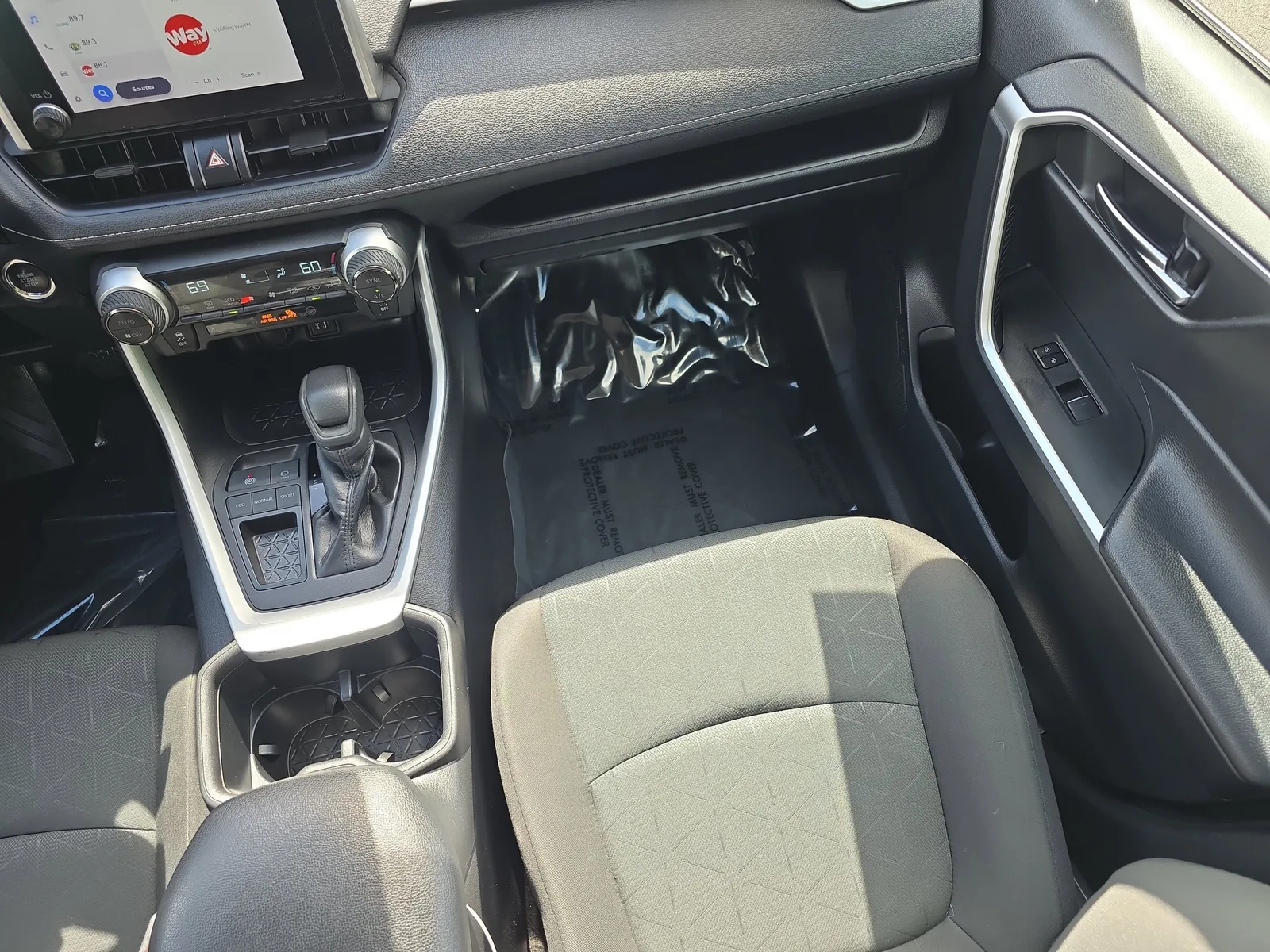 2024 Toyota RAV4 XLE photo 21