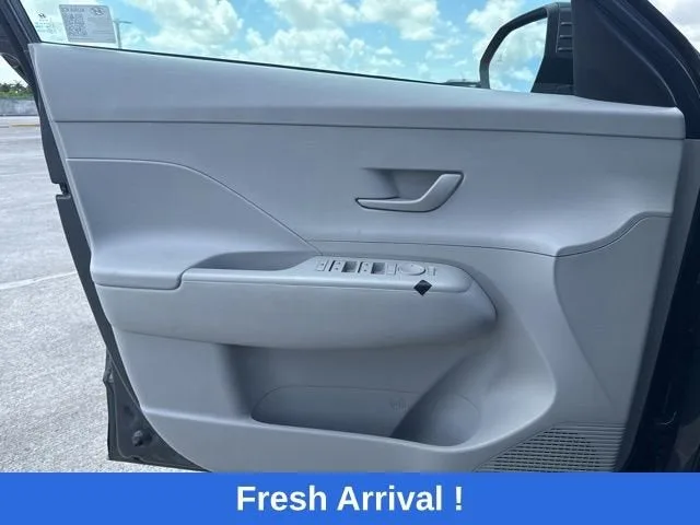 2025 Hyundai Kona SEL photo 11