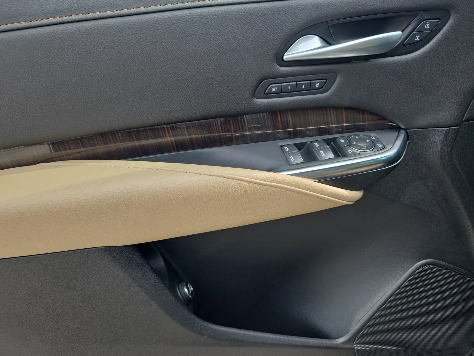 2025 Cadillac XT4 Premium Luxury photo 21