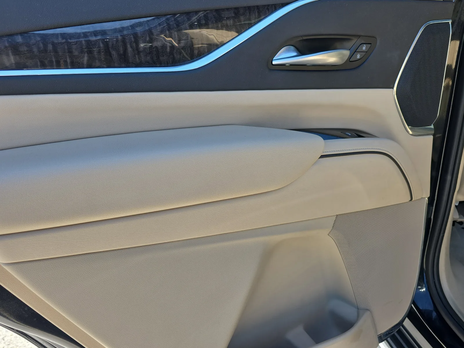 2023 Cadillac Escalade Premium Luxury photo 13