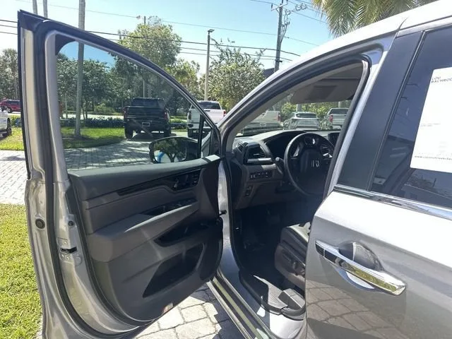 2023 Honda Odyssey Touring photo 22