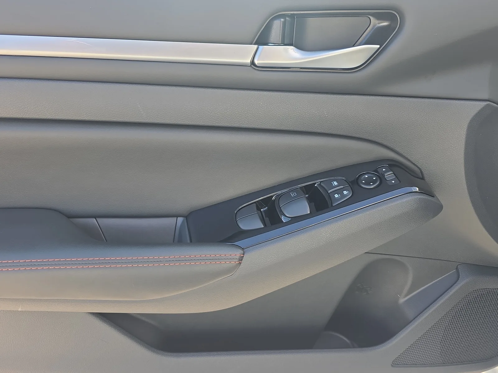 2025 Nissan Altima SR photo 23