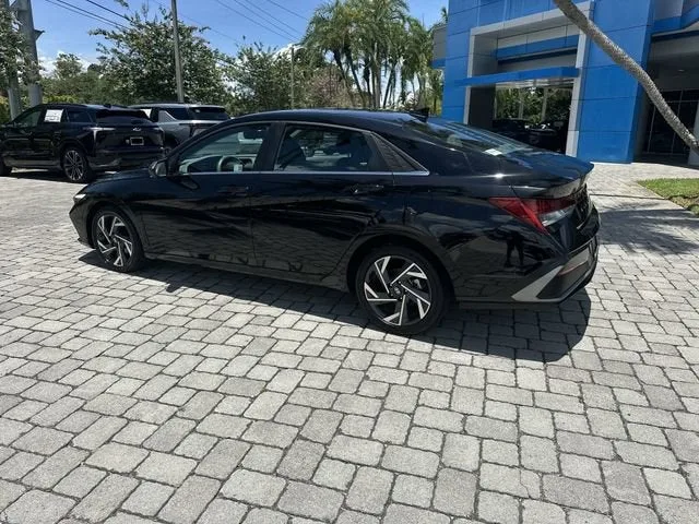 2025 Hyundai Elantra SEL Convenience photo 31