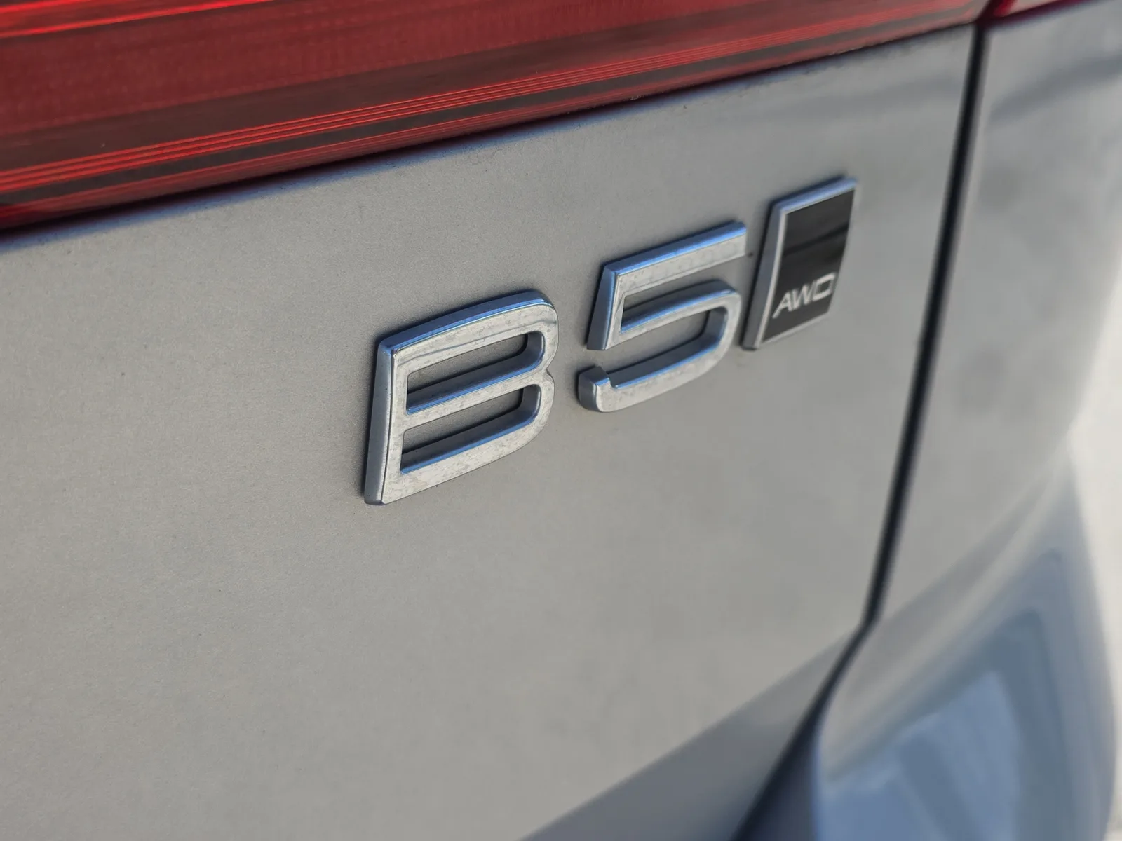 2024 Volvo XC60 Plus Dark Theme photo 11
