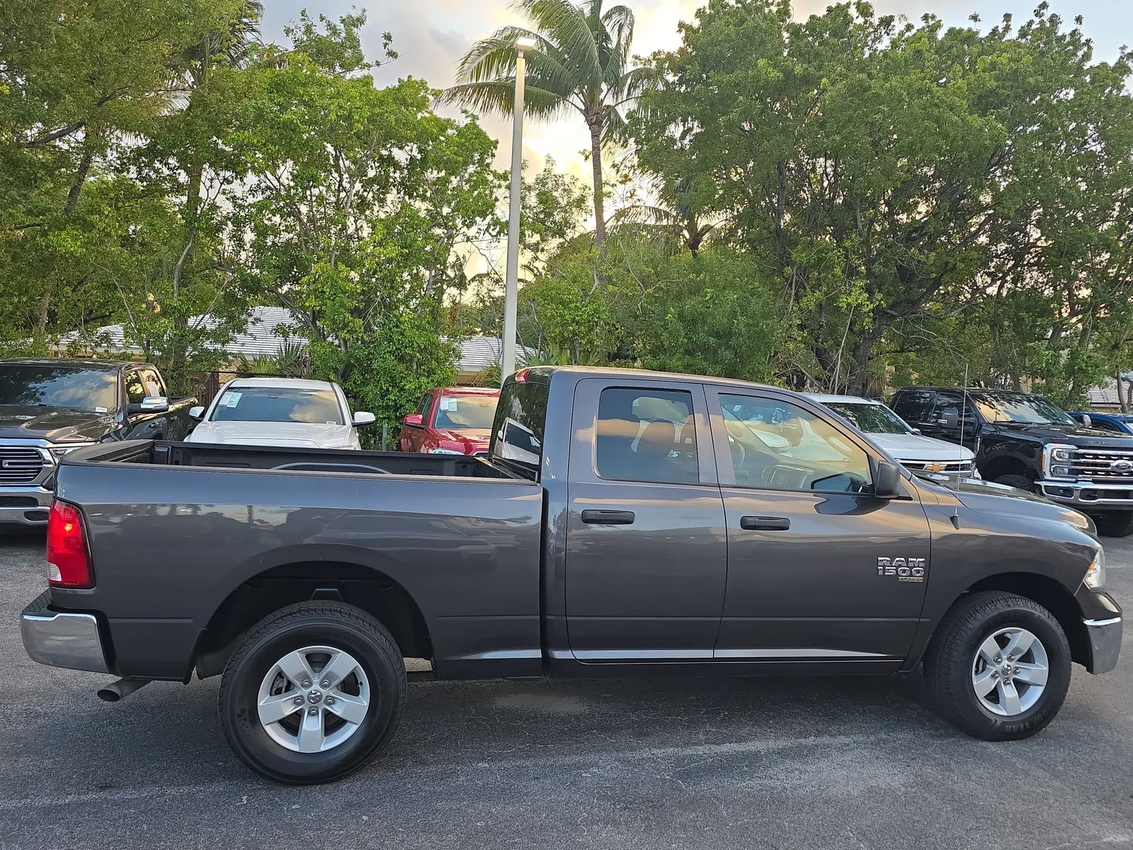 2024 RAM 1500 Classic SLT photo 8