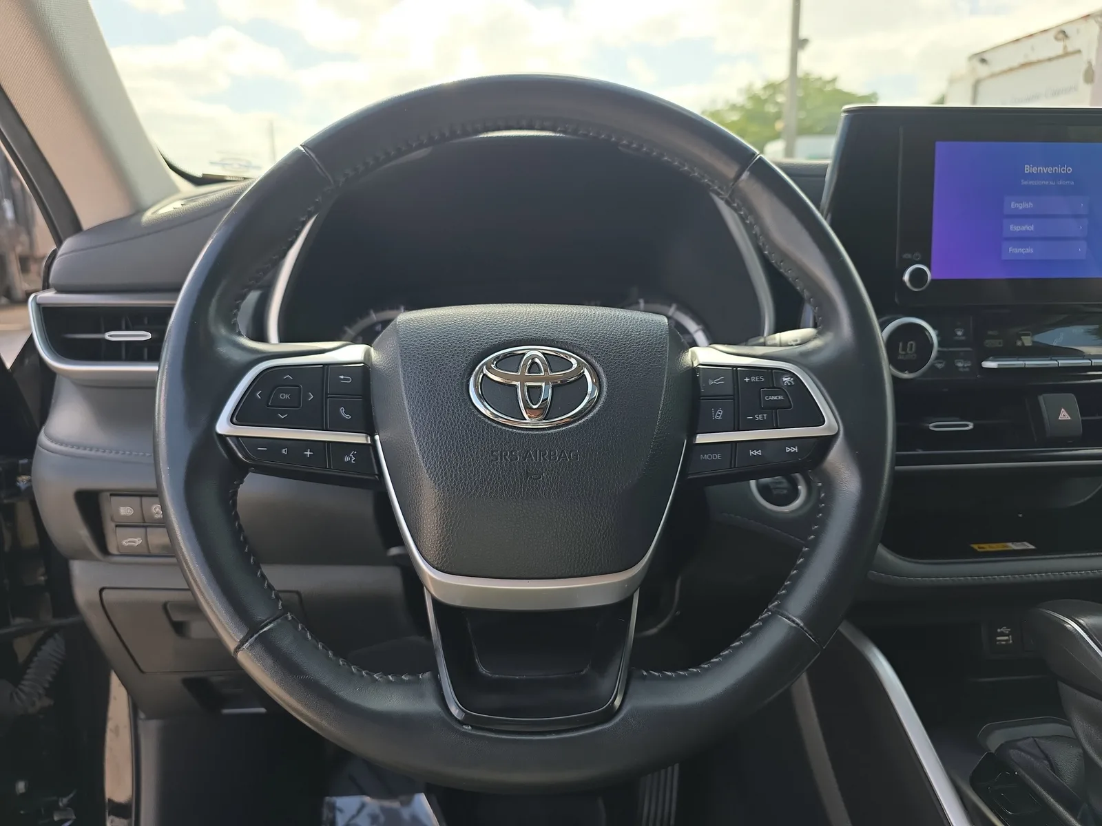 2024 Toyota Highlander LE photo 28
